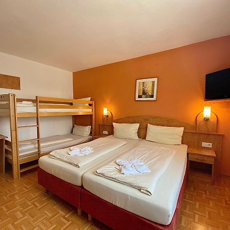 Hotel Gasthof Rose Gunzburg Bagian luar foto