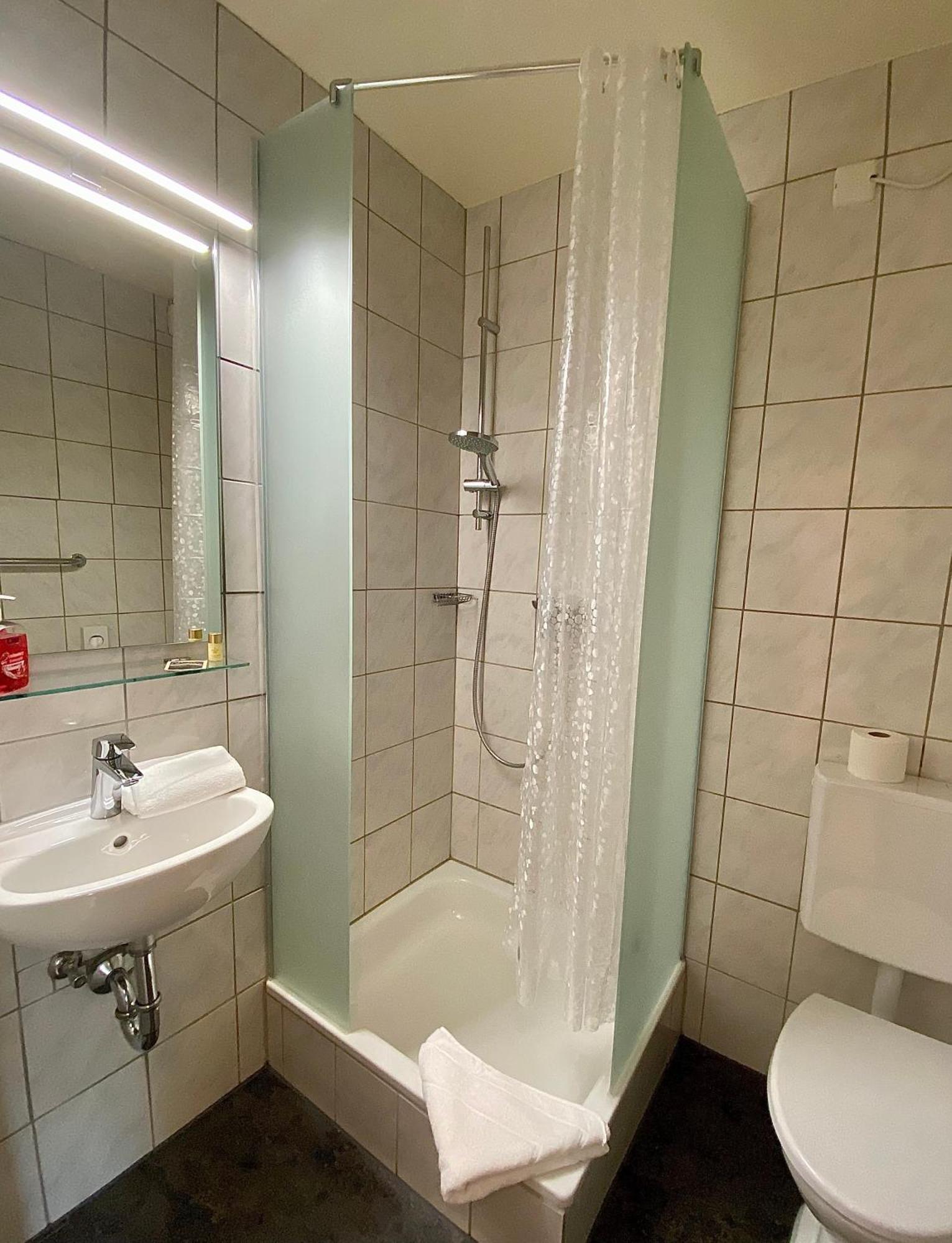 Hotel Gasthof Rose Gunzburg Bagian luar foto