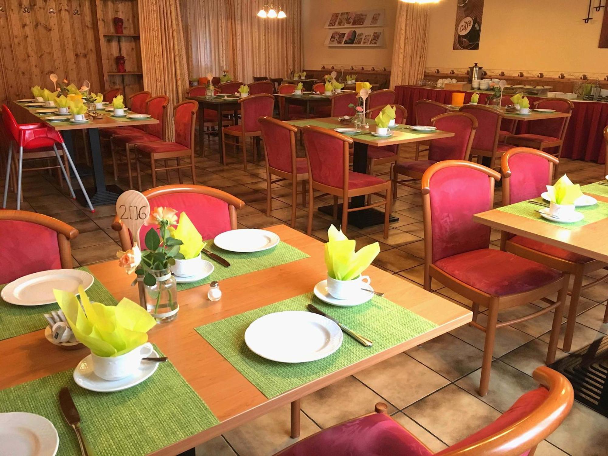 Hotel Gasthof Rose Gunzburg Bagian luar foto