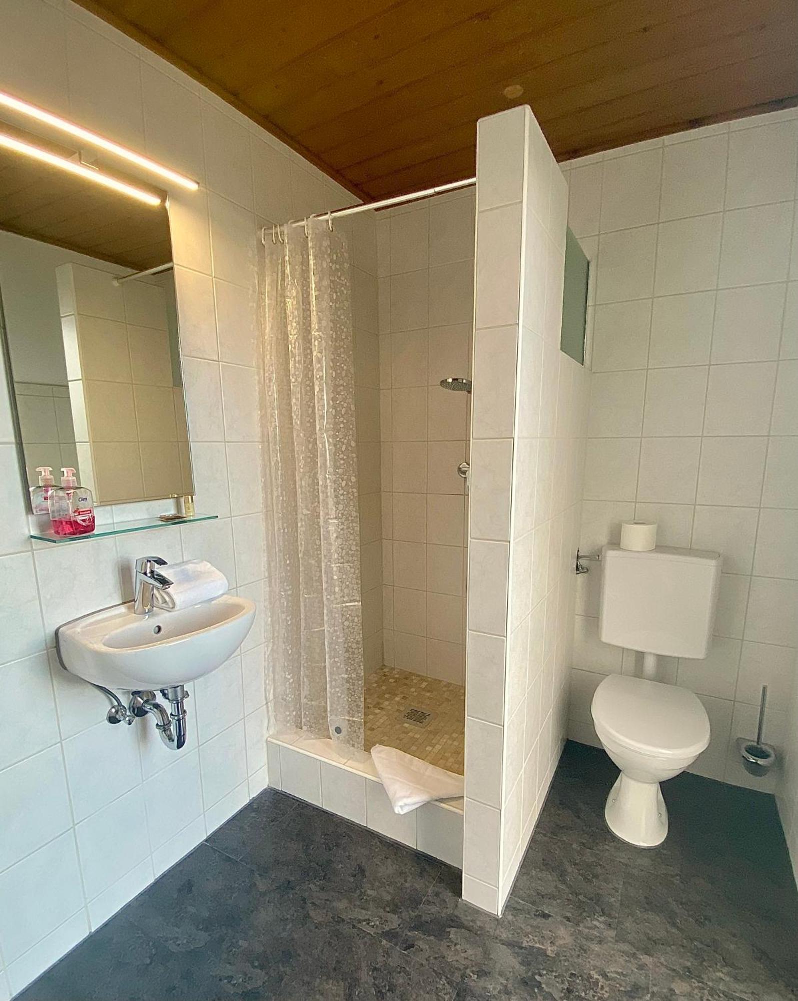 Hotel Gasthof Rose Gunzburg Bagian luar foto