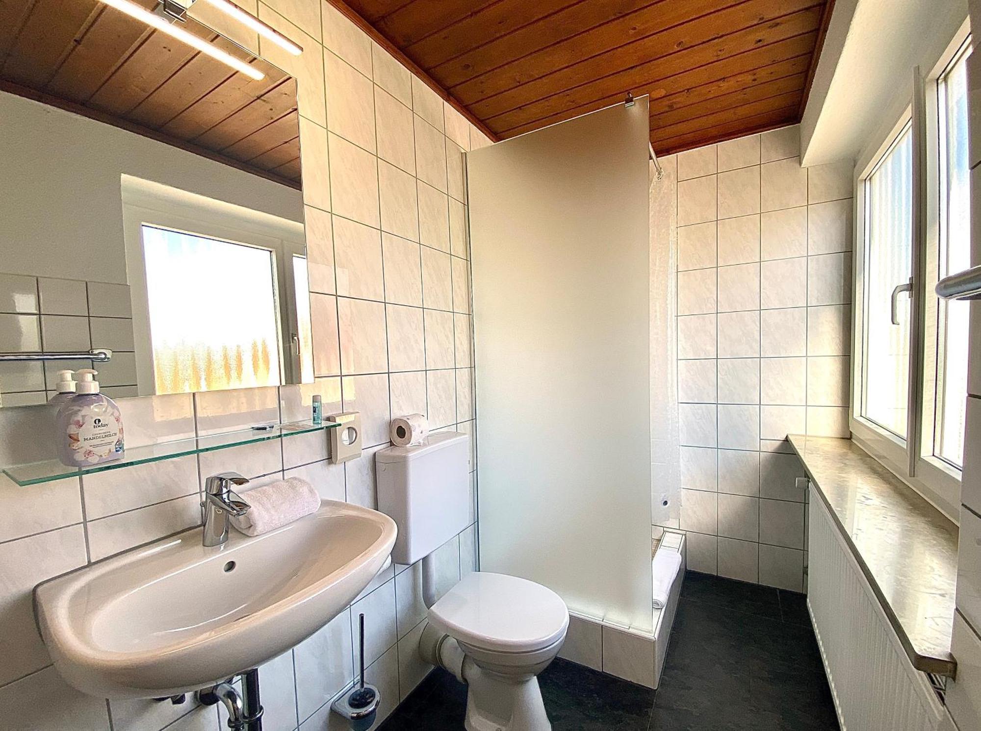 Hotel Gasthof Rose Gunzburg Bagian luar foto