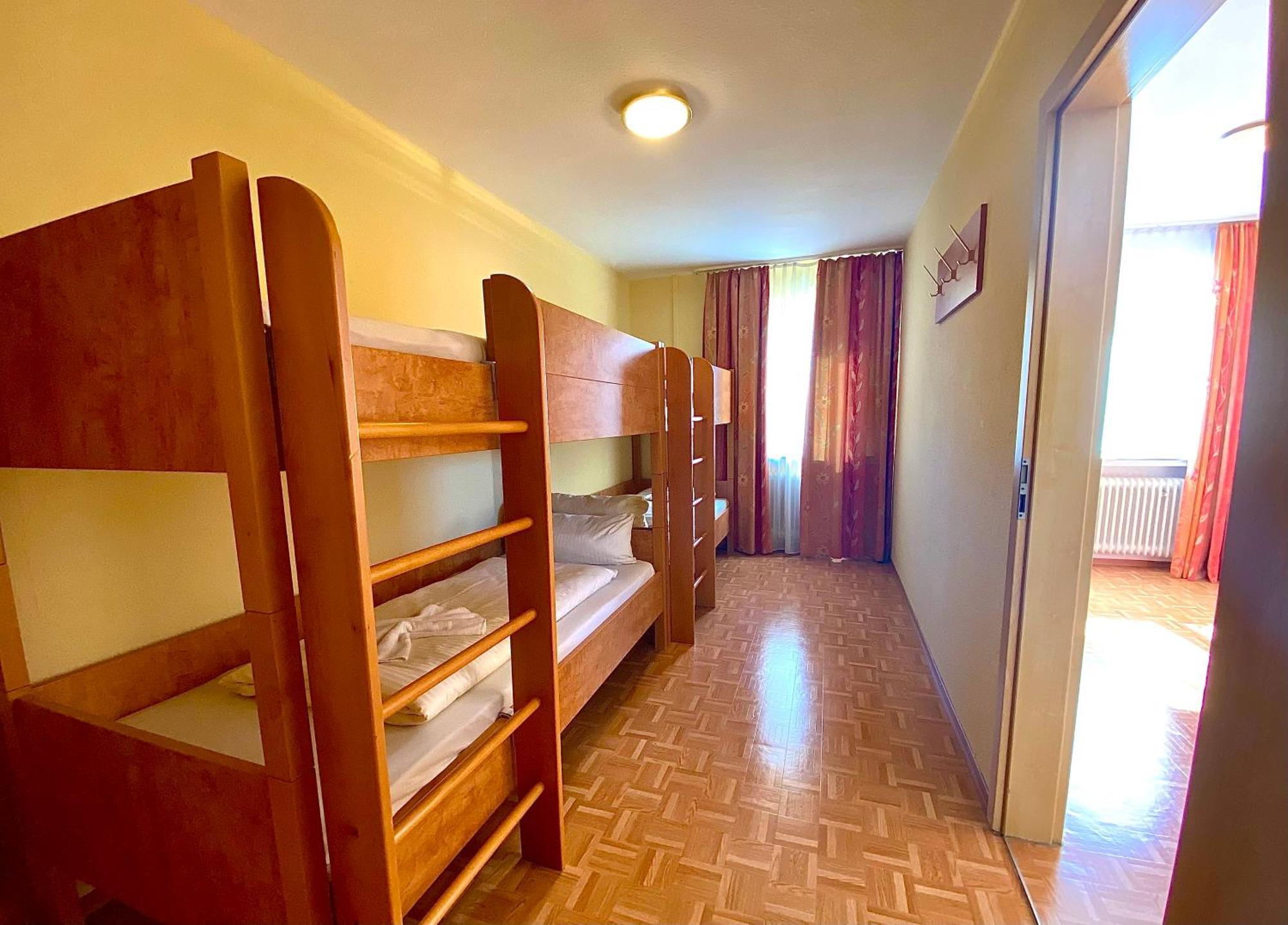 Hotel Gasthof Rose Gunzburg Bagian luar foto